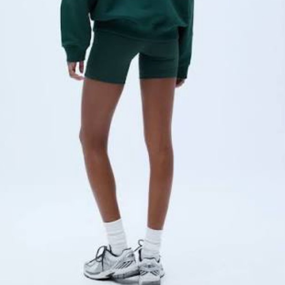 Adanola Ultimate Crop Pocket Shorts in Pine Green